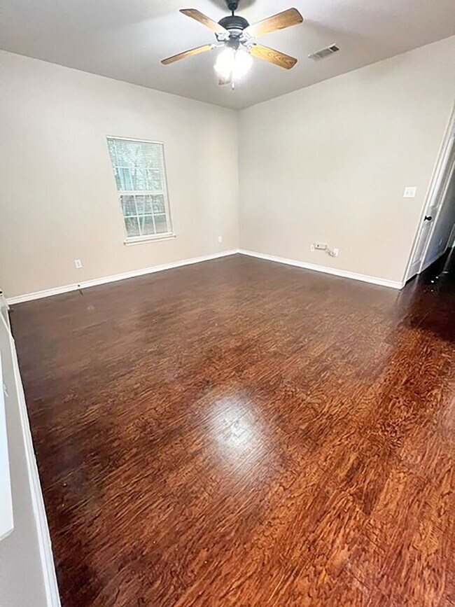 Building Photo - Nice 3 Bdrm 2 Bath Home in Sherman Texas