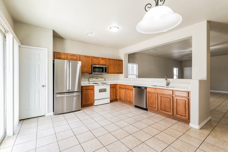 Building Photo - 103 W Calle Mantilla