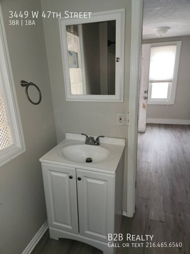 Building Photo - 3449 W 47th St