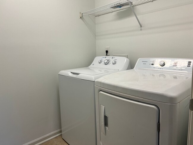 Building Photo - Gorgeous 3/2.5 End Unit Condo in Simpsonvi...