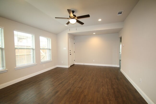 Building Photo - 1324-1328 White Sand Dr