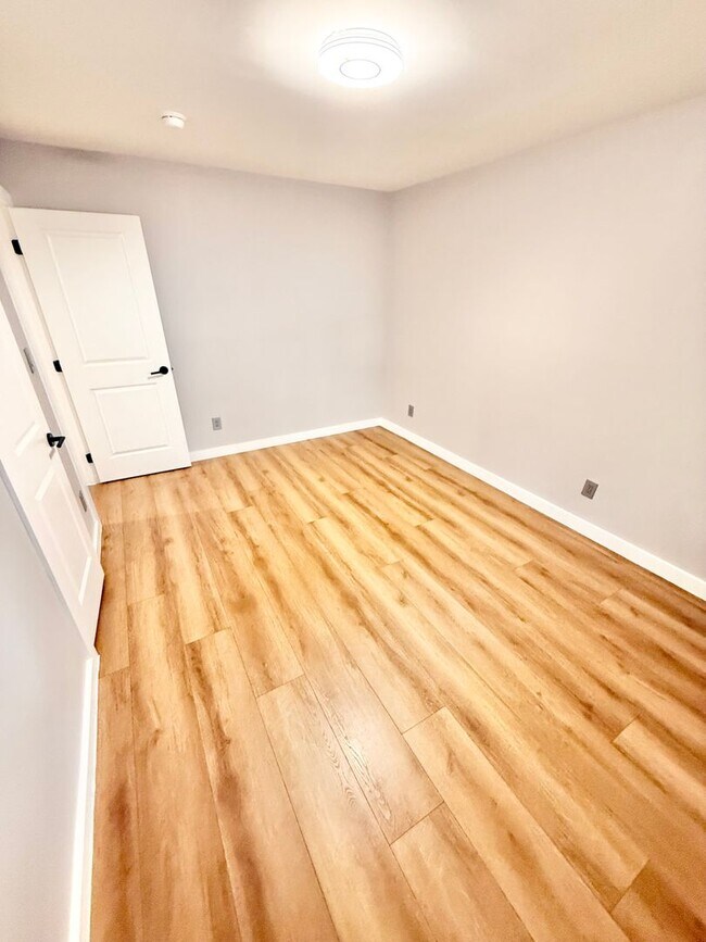 Building Photo - Meridian Apartments