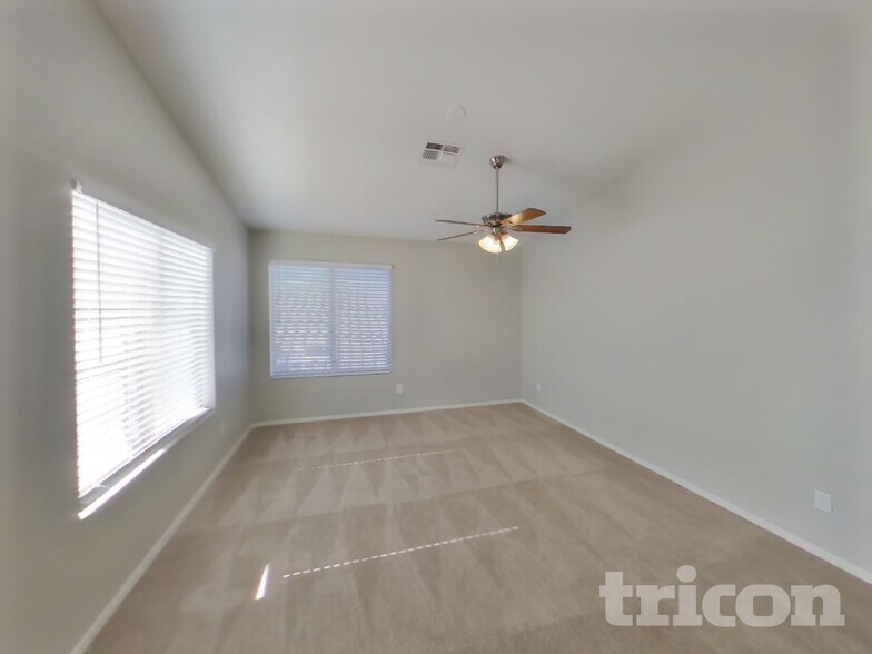 Building Photo - 10625 W Monte Vista Rd