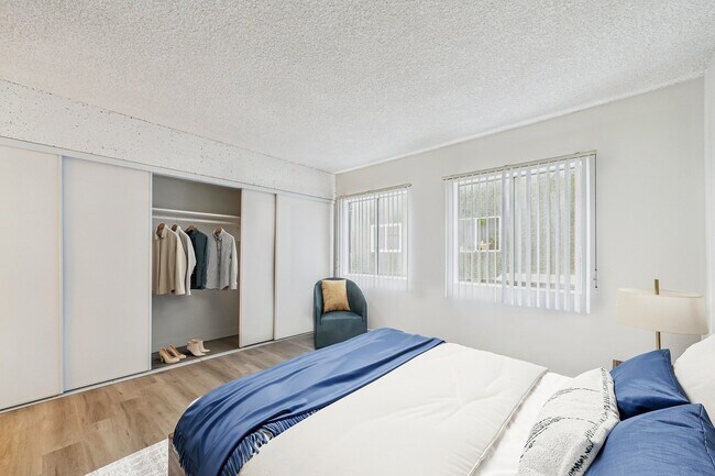 Building Photo - Dickens Apartments