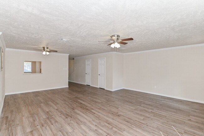 Building Photo - 3 BEDROOM HOUSE FOR LEASE