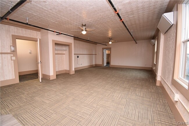 Building Photo - 152 Court St