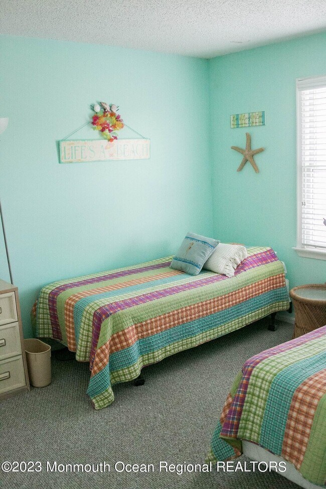 Building Photo - 10 SE Central Ave