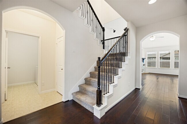 Building Photo - 16726 Sycamore Bend Dr