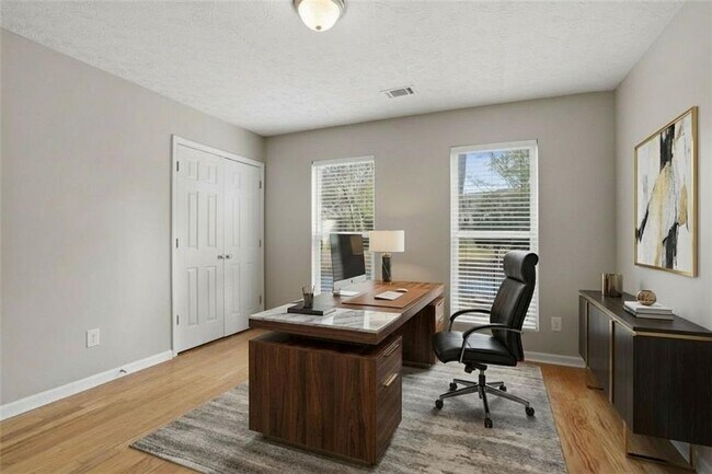 Building Photo - 215 Winding River Dr