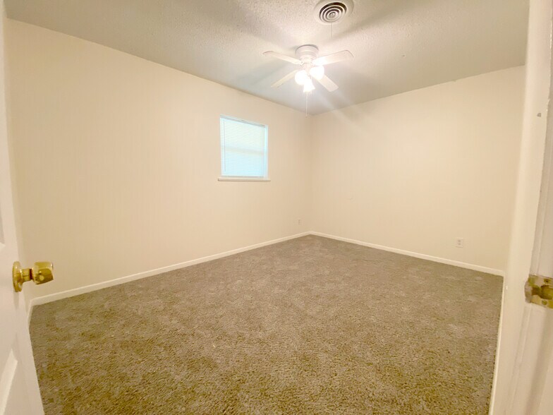 Bedroom 2 - 703 Lee St