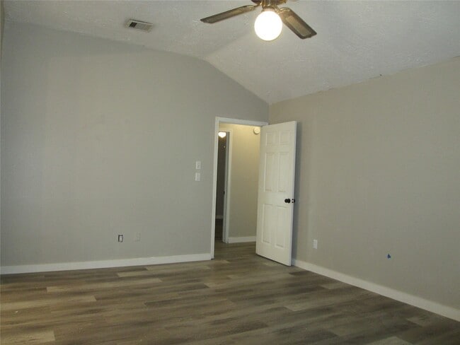 Building Photo - 2506 Portland Dr