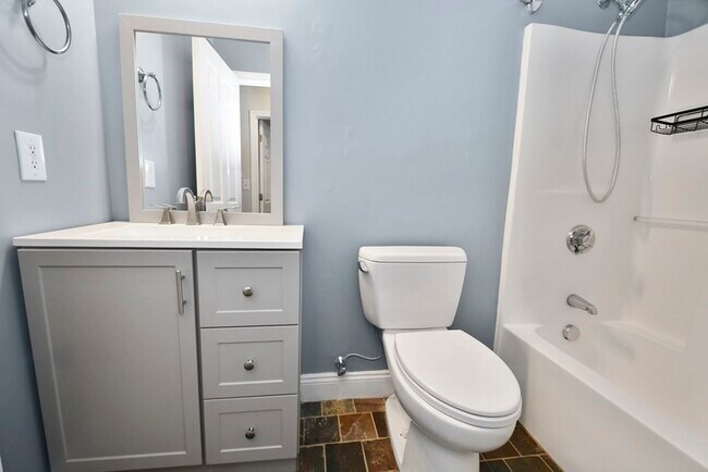 Building Photo - 200 Market St