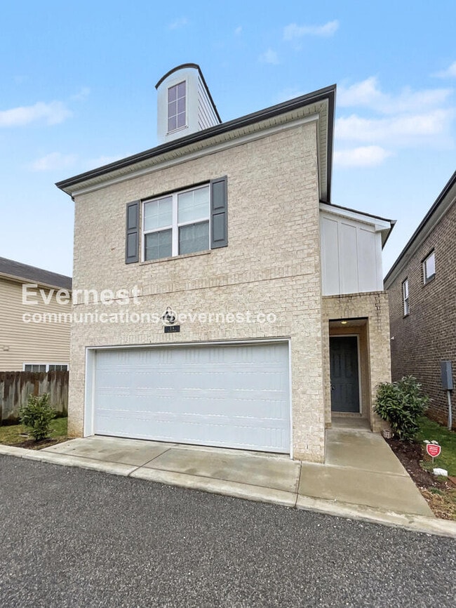 Building Photo - 3 Bed, 2.5 Bath Home with Fenced Yard & Garage / Available Now!