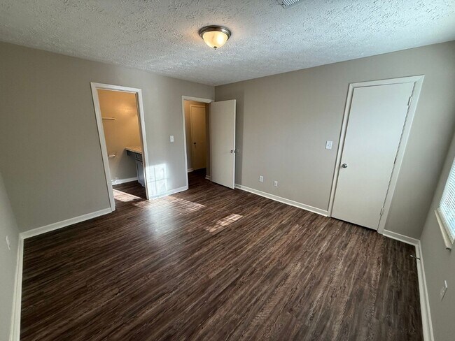 Building Photo - 8721 Gleason Dr