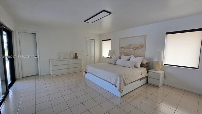 Building Photo - 16653 Golfview Dr