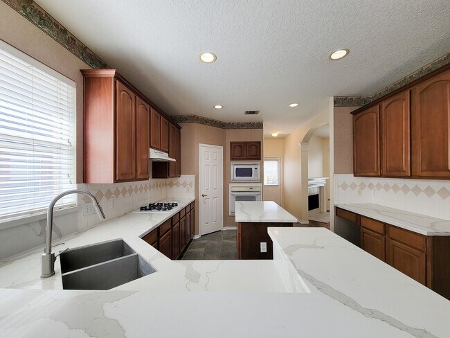 Building Photo - 11147 Carriage Lake Dr