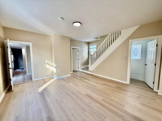 Building Photo - 575 Gilbert St