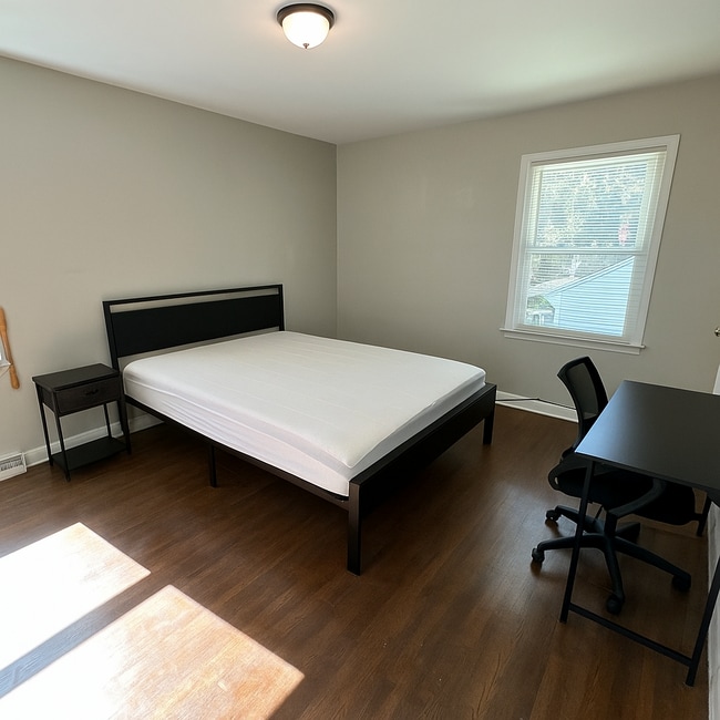 Building Photo - 1914 Bonnie Ln