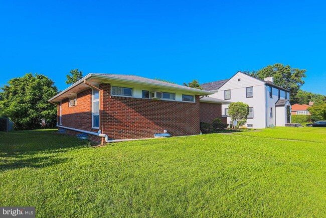 Building Photo - 3219 Northbrook Rd