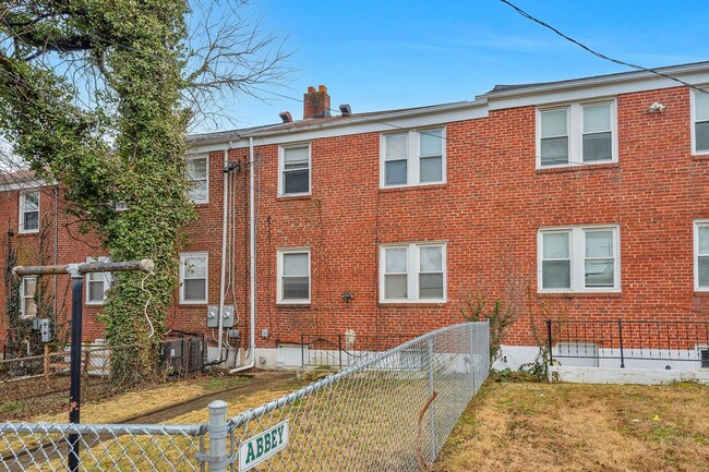 Building Photo - 3706 W Franklin St