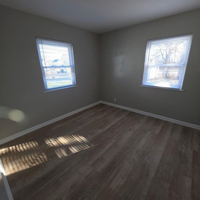 Building Photo - 705 S J St