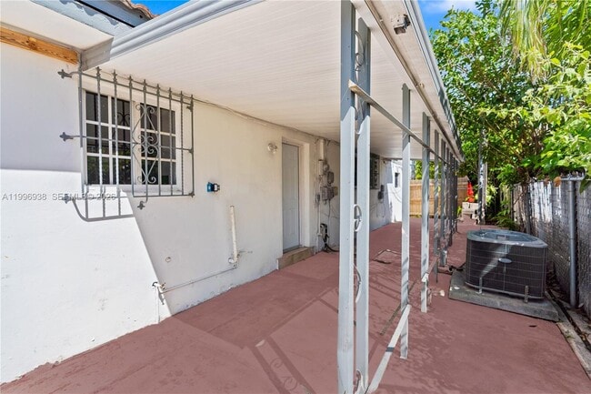 Building Photo - 361 E 39th St