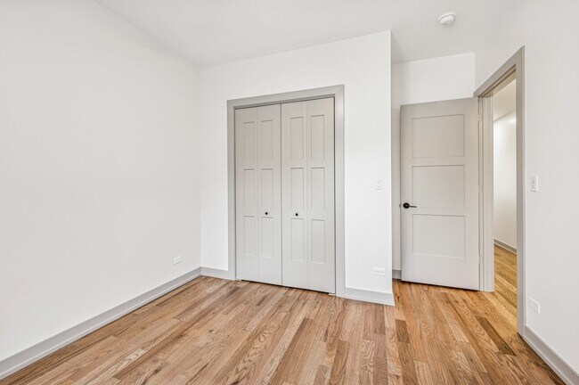 Building Photo - 1337 W Estes Ave