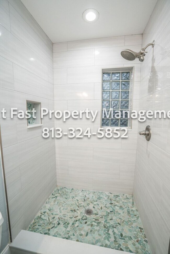 Building Photo - Bright Corner-Lot Home Near Bayshore and City Conveniences