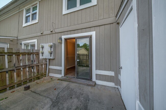 Building Photo - 5737 Bramblegate Rd