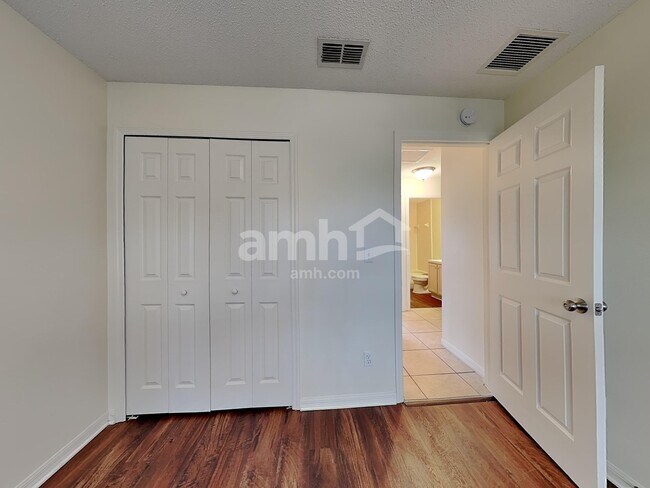 Building Photo - 12241 Woodglen Cir