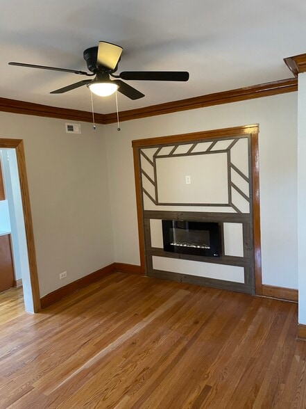 Building Photo - 4817 W Cornelia Ave