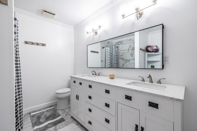 Building Photo - 27301 Plantation Dr NE