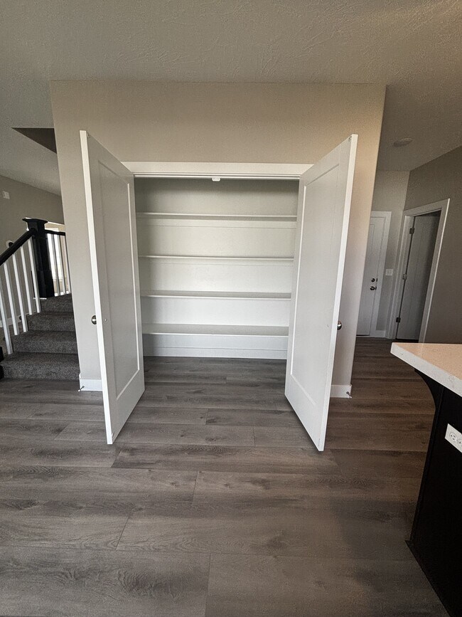 Building Photo - 1373 E Bell Buoy Way