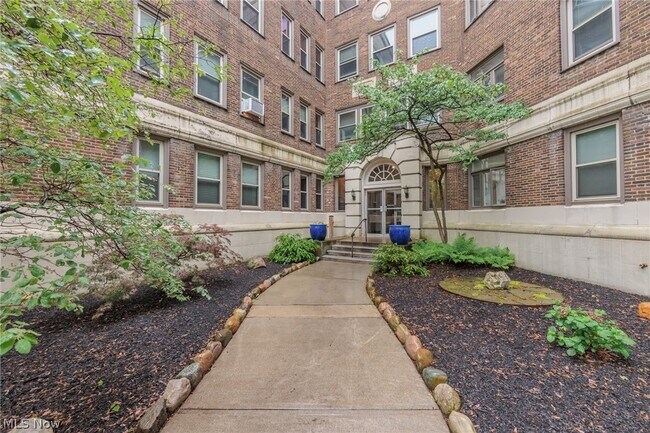 Primary Photo - 2330 Euclid Heights Blvd