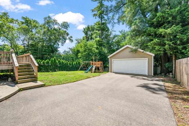 Building Photo - 3403 Ridge Rd