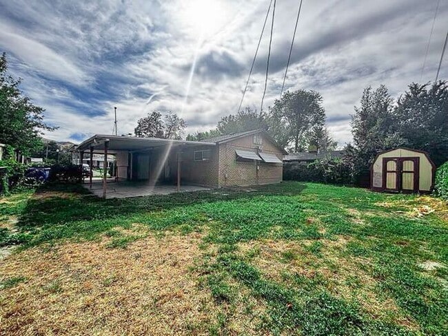 Building Photo - 3BR 1BA Home w/ Fresh Flooring • Private Backyard in Salt Lake City