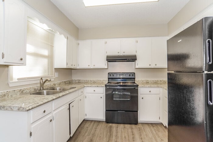 Building Photo - 9727 Marsh Ave