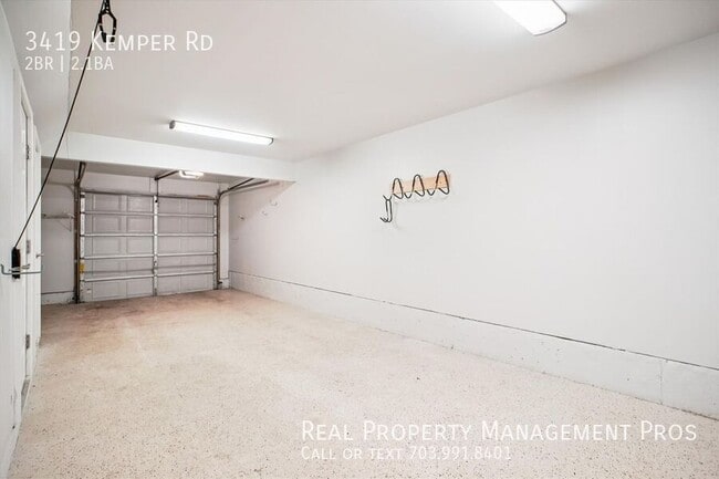 Building Photo - 3419 S Kemper Rd