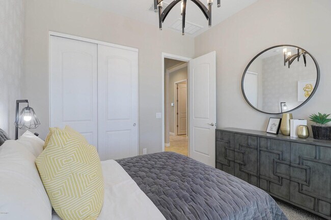 Building Photo - 1255 N Arizona Ave