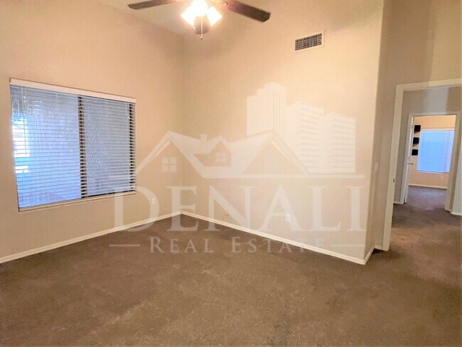 Building Photo - 1121 S Western Skies Dr