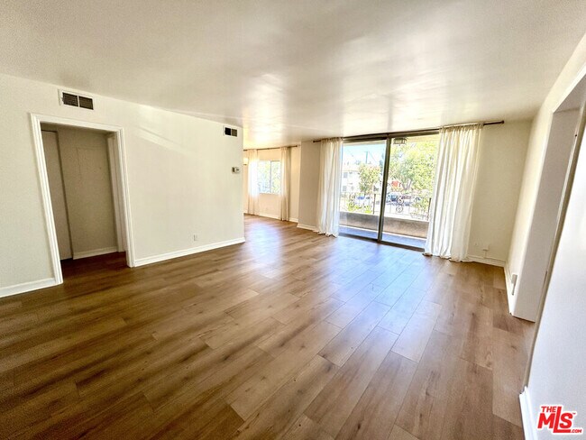 Building Photo - 10707 Camarillo St