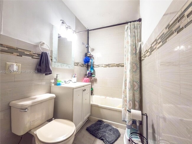 Building Photo - 410 Pinecrest Dr