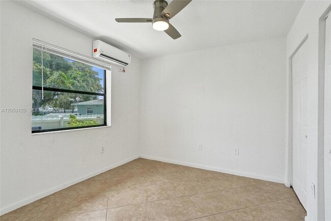 Building Photo - 2120-2122 Thomas Street Unit 2122
