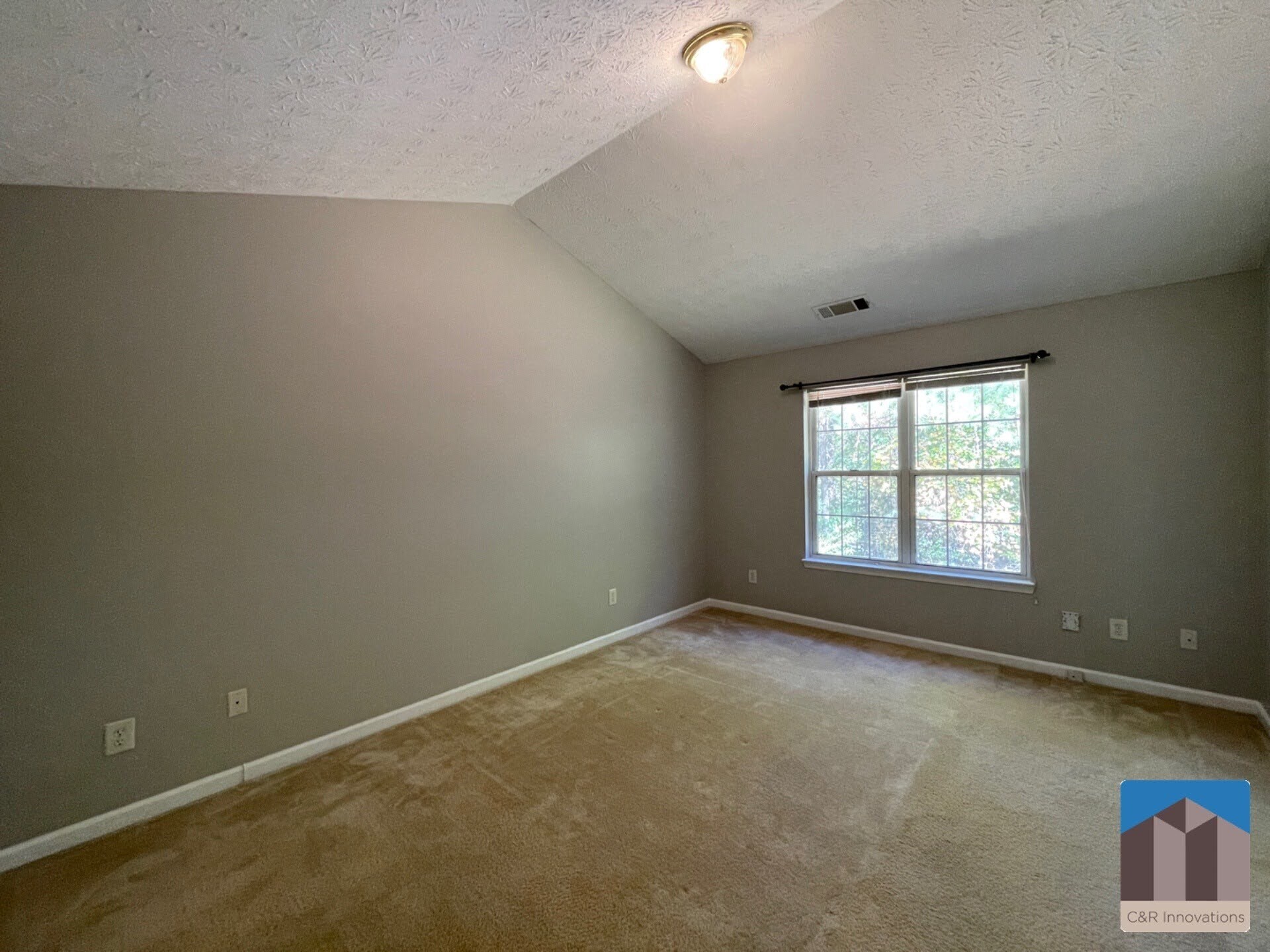 Building Photo - 2345 Delfern Dr