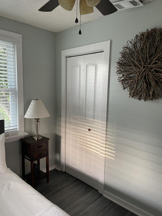 Building Photo - 411 N D St