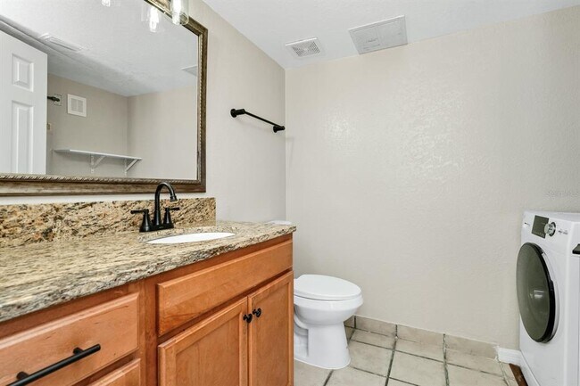 Building Photo - 2954 Sadina St