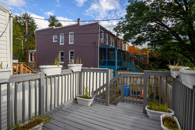 Building Photo - 1109 W 40th St