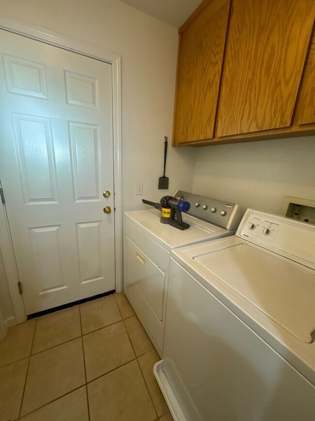 Building Photo - 2304 Halsey Cir