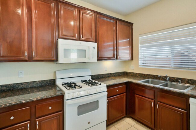 Building Photo - 3 Bed and Loft Summerlin Beauty