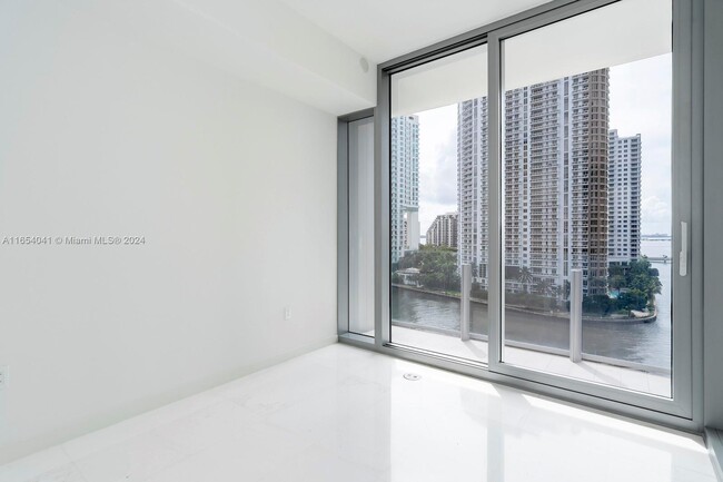 Building Photo - 300 Biscayne Blvd Way